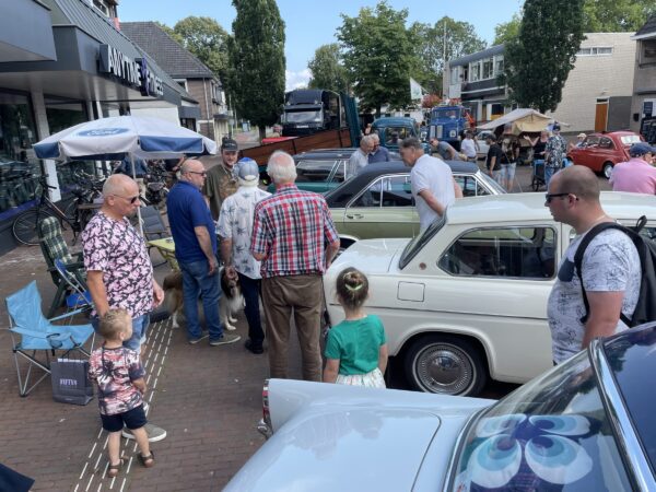 Veel Fords in Vaassen